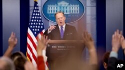 El secretario de prensa de la Casa Blanca, Sean Spicer dijo que no podía confirmar la autenticidad de los documentos revelados por WikiLeaks.