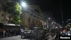 Miembros de la compañía militar Grupo Wagner comienzan a retirarse de la ciudad de Rostov en el Don, Rusia, el sábado 24 de junio de 2023.