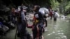 ARCHIVO - Migrantes haitianos atraviesan el Tapón del Darién en su larga y compleja ruta hacia EEUU, el 9 de mayo de 2023. Colombia y Panamá están fallando en proteger a miles de migrantes que cruzan la peligrosa jungla según informe de HRW publicado el 3 de abril de 2024.