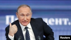 El presidente ruso Vladimir Putin afirmó que Moscú estará listo "para trabajar con cualquier presidente que escoja el pueblo estadounidense".