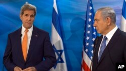 John Kerry et Benjamin Netanyahou, le 24 novembre 2015. (Atef Safadi/Pool Photo via AP)