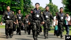 Tentara pemberontak Kachin saat hadir dalam pembicaraan damai dengan pemerintah Myanmar (foto: dok).