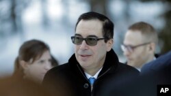 Le secrétaire américain au Trésor, Steven Mnuchin, à Davos, en Suisse, le 24 janvier 2018 (AP Photo/Markus Schreiber).