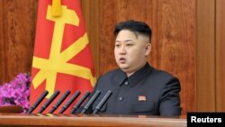 Pemimpin Korea Utara, Kim Jong-un menyampaikan ucapan selamat Tahun Baru di Pyongyang, 1 Januari 2013.