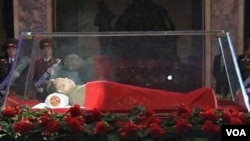 Jenazah Kim Jong Il terbaring di Kumsusan Memorial Palace, Pyongyang (20/12).