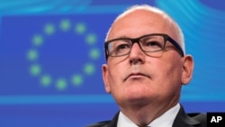 Wakil Presiden Uni Eropa, Frans Timmermans dituduh berupaya meminggirkan Polandia dan melanggar kedaulatan nasionalnya (foto: dok).