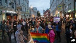 LGBT aktivisti na mitingu na Puškinovom trgu u Moskvi, 15. jula 2020. (F0t0: AP)