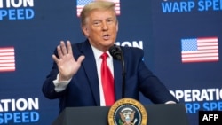 Presiden AS Donald Trump dalam konferensi pers di Eisenhower Executive Office Building yang berdekatan dengan Gedung Putih, Washington, 8 Desember 2020. 