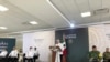 Presidente de México recorre el país a pesar de COVID-19