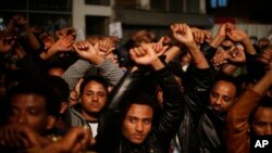 Des demandeurs d'asile manifestent dans Tel Aviv, Israël, le 24 février 2018