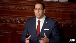 Youssef Chahed, le Premier ministre, s'exprime devant le Parlement tunisien, à Tunis, le 21 novembre 2017.