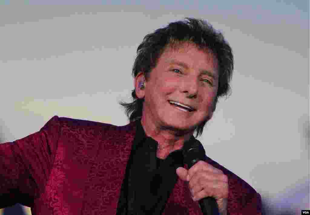 Müğınni Barri Manilov bayrama həsr edilmiş konsertdə çıxış edir 