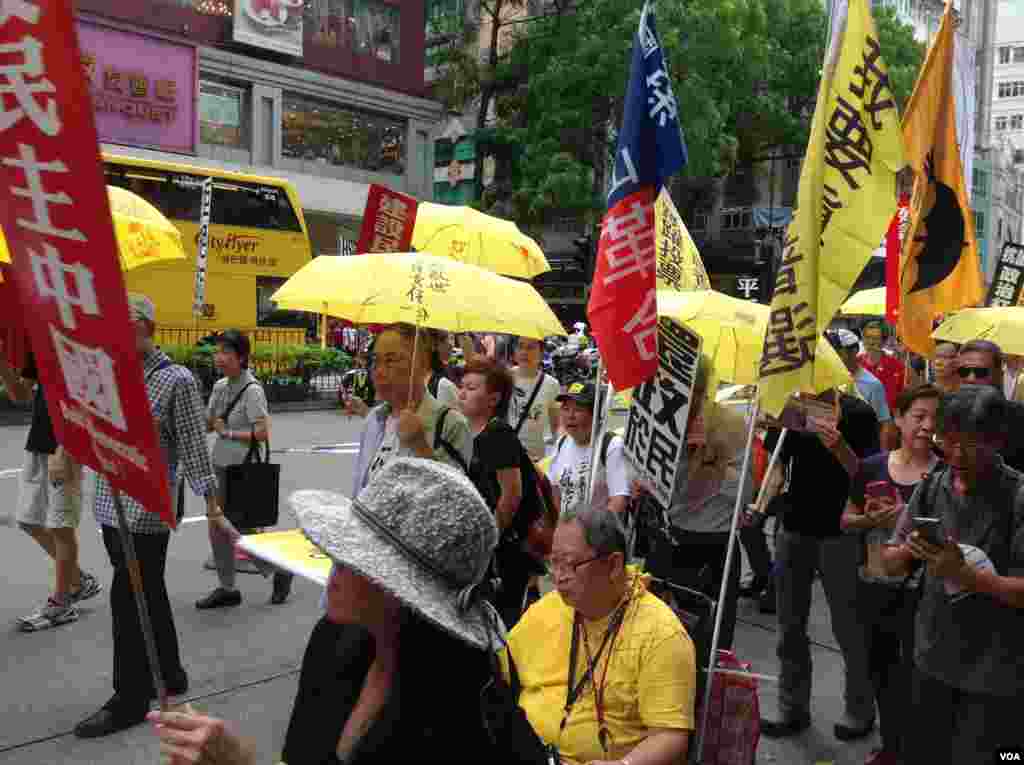 香港支联会举行年度爱国民主大游行(美国之音海彦拍摄)