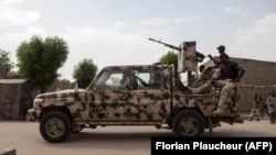 Un véhicule de l'armée nigériane patrouille dans la ville de Banki au nord-est du Nigeria, le 26 avril 2017.