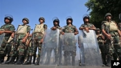 Egyptian soldiers stand guard near the Republican Guard headquarters, Cairo, July 19, 2013.