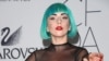 Lady Gaga recibe premio de moda