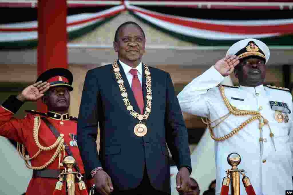 26 octobre : élection présidentielle au Kenya, Uhuru Kenyatta est réélu.