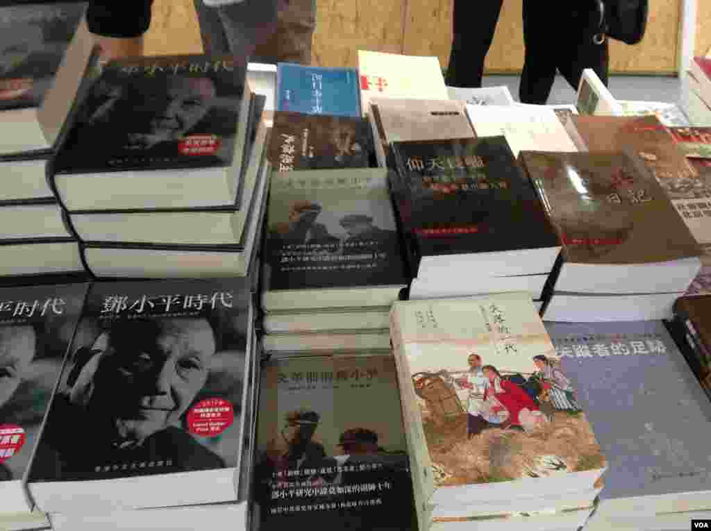 一年一度的香港書展7月20起在灣仔會展中心連續展出七天。據貿發局統計，共有640個書商參展，創下歷年新高，而主辦方也期待參觀人次可以再次突破百萬。