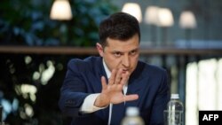 Ukrajinski predsednik Volodimir Zelenski govori na konferenciji za novinare u Kijevu (Foto: Ukrajinska predsednička služba, Rojters)