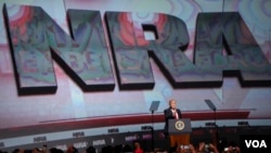 Presiden AS Donald Trump berbicara pada forum perkumpulan senapan nasional AS (NRA) di Atlanta, Georgia tanggal 28 April lalu (foto: ilustrasi). 
