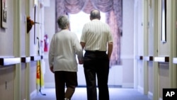 Living a healthy lifestyle can reduce the risk of Alzheimer's or other dementia, even if you have a genetic risk, a large study found.