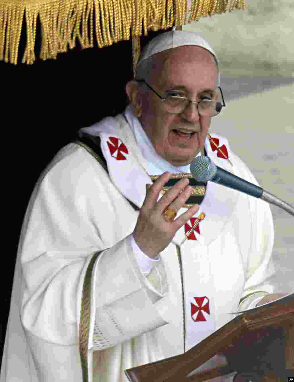 Pope Francis celebrates his inaugural mass in Saint Peter's Square at the Vatican, March 19, 2013.