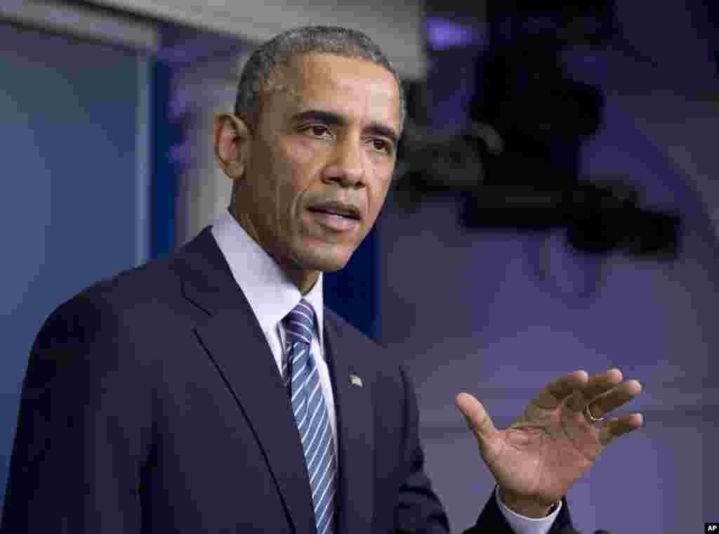 Presiden Barack Obama berbicara dari Gedung Putih setelah dewan juri Ferguson memutuskan untuk tidak menuntut polisi Darren Wilson dalam penembakan yang menewaskan Michael Brown, Washington, 24 November 2014.
