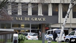 A fachada do Hospital Militar Val-de-Grace ,em Paris, onde Malan Bacai Sanhá morreu, esta segunda-feira.