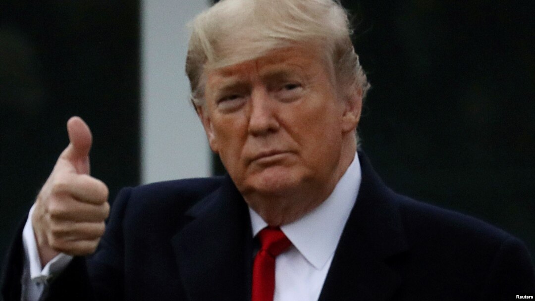 El presidente de Estados Unidos, Donald Trump, realiza un gesto de celebración en una imagen de archivo tomada en la Casa Blanca, el pasado 31 de enero.