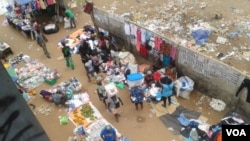 Angola Luanda street sellers "zungueiras"