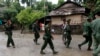 ရခိုင်ပြည်နယ်၊ ကျေးရွာတခုတွင် တွေ့ရသည့် လုံခြုံရေးတပ်ဖွဲ့ဝင်တချို့။ (အောက်တိုဘာ ၀၃၊ ၂၀၁၃)