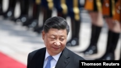 Presiden China Xi Jinping menghadiri upacara penyambutan Presiden Yunani Prokopis Pavlopoulos di Beijing. (Foto: Reuters)