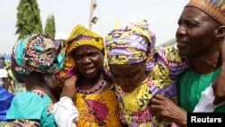 One of the newly released 82 Chibok school girls embraces her parents as she reunites with her family in Abuja, Nigeria, May 20, 2017. 