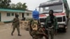 Des mutins à un point de contrôle à l’entrée de Bouaké, Côte d’Ivoire, 15 mai 2015. 