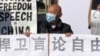 丁建强参加在UCLA举行的悼念李文亮活动资料照。（美国之音2020年2月17日）