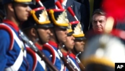 Además, Bolsonaro perdonó a convictos que están enfermos de gravedad o tienen alguna enfermedad irreversible como paraplejia o ceguera.