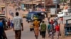 Des forces sécuritaires patrouillent dans les rues de Gagnoa, en Côte d'Ivoire, le 2 décembre 2010.
