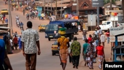 Des forces sécuritaires patrouillent dans les rues de Gagnoa, en Côte d'Ivoire, le 2 décembre 2010.