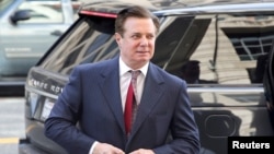 Archivo - Exjefe de campaña del presidente Donald Trump, Pual Manafort, arriba a la Corte de Distrito en Washington, D.C. el 15 de junio de 2018.