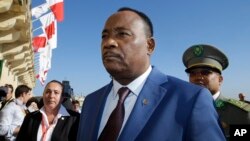 Le Président du Niger Issoufou Mahamadou arrivant au sommet sur la migration à Valletta, Malta, Nov. 12, 2015. 