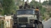 Des soldats du gouvernement éthiopien montent à l'arrière d'un camion dans la région de Tigray, dans le nord de l'Éthiopie, le 11 mai 2021.