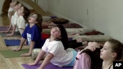 Dengan berlatih yoga anak-anak diharapkan bisa berperilaku baik (Foto: dok)