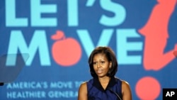 Michelle Obama aplaude el compromiso de la cadena de restaurantes SUBWAY al apoyar su campaña "Let's Move" para promocionar alimentos saludables.