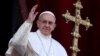 El papa desea la paz al mundo golpeado por el terrorismo y las guerras