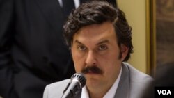 El artista Andrés Parra recibió ayuda psicológica para conseguir un parecido expremo con Pablo Escobar.