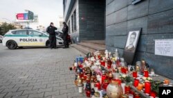 Un hommage au journaliste Jan Kuciak, à Bratislava, Slovaquie, le 27 février 2018.