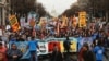 Sejumlah tetua masyarakat adat memprotes pembangunan pipa Keystone XL dan Dakota Access, 3 Oktober 2017. 