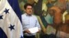 El presidente de Honduras, Juan Orlando Hernández, se dispone a dirigirse a la nación, el 18 de octubre de 2019, desde Tegucigalpa, después de que su hermano, Juan Antonio 'Tony' Hernández, fuera hallado culpable de tráfico de drogas en EE.UU.
