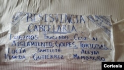 Papel donde reclusas de "La Esperanza" exponen sus demandas para acabar con la huelga. Foto: Cortesía.