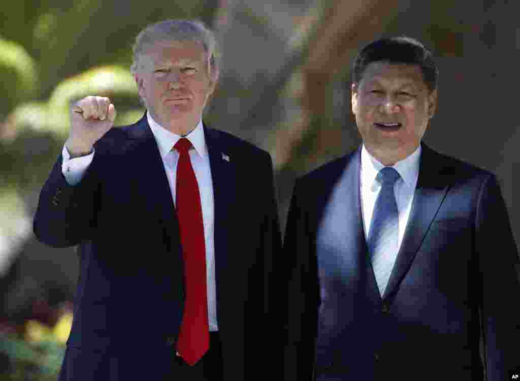 Donald Trump rencontre pour la première fois le président chinois Xi Jinping à Mar-a-Lago, en Floride, le 7 avril 2017.